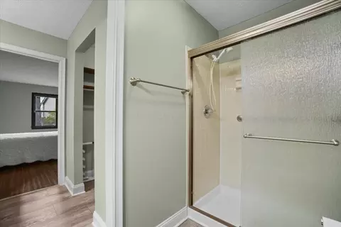 Bath - 3159 Griggsview Ct #3159, Columbus, OH 43221 photo 5 of 7