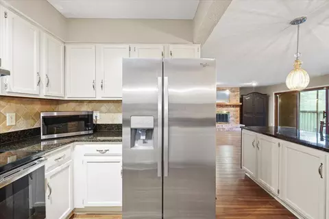 Kitchen - 3159 Griggsview Ct #3159, Columbus, OH 43221 photo 8 of 8