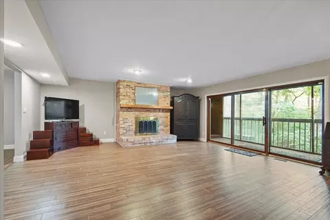 Living - 3159 Griggsview Ct #3159, Columbus, OH 43221 photo 1 of 3