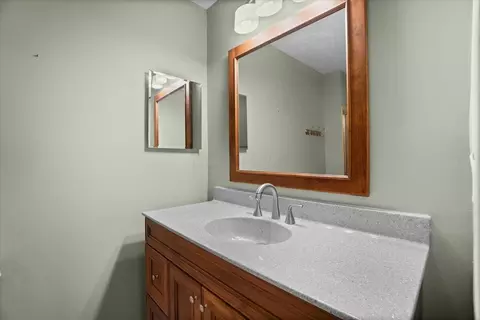 Bath - 3159 Griggsview Ct #3159, Columbus, OH 43221 photo 3 of 7