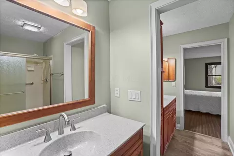 Bath - 3159 Griggsview Ct #3159, Columbus, OH 43221 photo 4 of 7