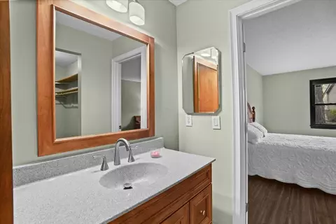 Bath - 3159 Griggsview Ct #3159, Columbus, OH 43221 photo 2 of 7