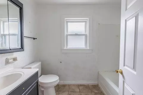 Bath - 2136 Hillside Ave, Springfield, OH 45503 photo 1 of 2