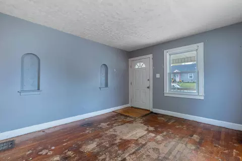 Living - 2136 Hillside Ave, Springfield, OH 45503 photo 2 of 2