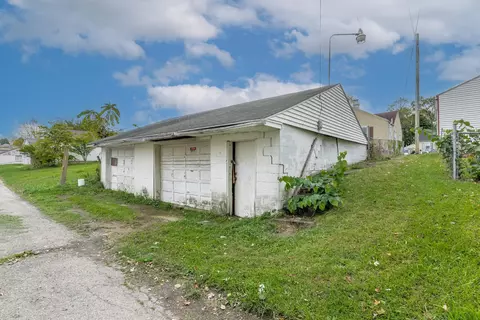 Exterior - 2136 Hillside Ave, Springfield, OH 45503 photo 6 of 6