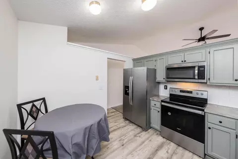 Kitchen - 2423 Sutter Parkway Pkwy, Dublin, OH 43016 photo 5 of 5