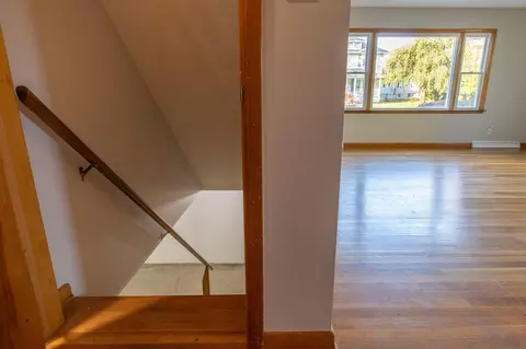 Entry Way - 806 E Chestnut St, Lancaster, OH 43130 photo 3 of 3