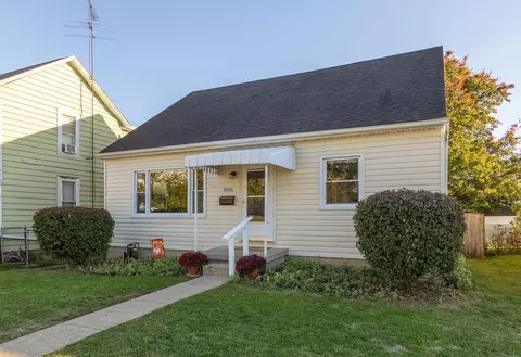 Exterior - 806 E Chestnut St, Lancaster, OH 43130 photo 2 of 8