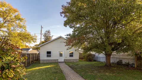 Exterior - 806 E Chestnut St, Lancaster, OH 43130 photo 4 of 8
