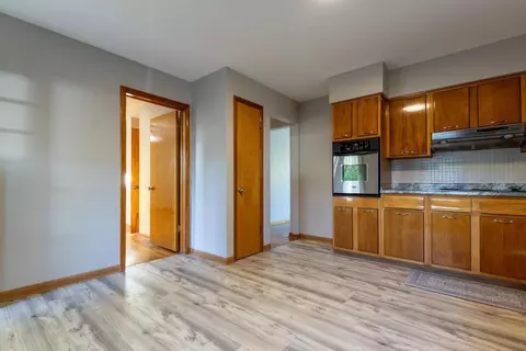 Entry Way - 806 E Chestnut St, Lancaster, OH 43130 photo 1 of 3
