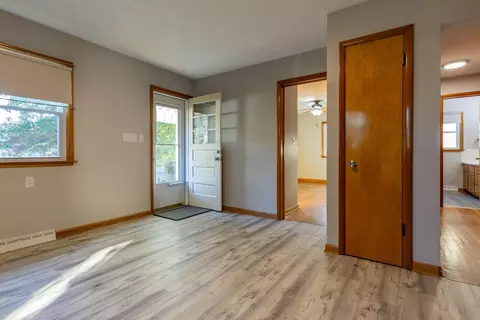 Living - 806 E Chestnut St, Lancaster, OH 43130 photo 4 of 4