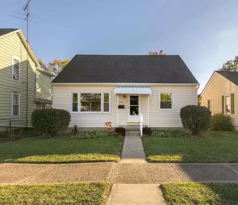 Exterior - 806 E Chestnut St, Lancaster, OH 43130 photo 7 of 8