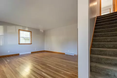 Living - 806 E Chestnut St, Lancaster, OH 43130 photo 3 of 4