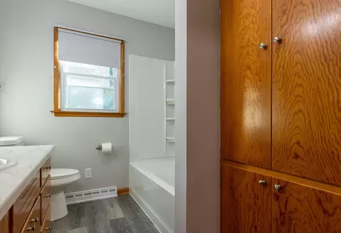 Bath - 806 E Chestnut St, Lancaster, OH 43130 photo 1 of 9