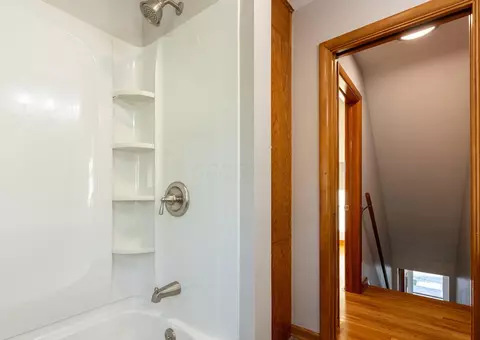 Bath - 806 E Chestnut St, Lancaster, OH 43130 photo 5 of 9