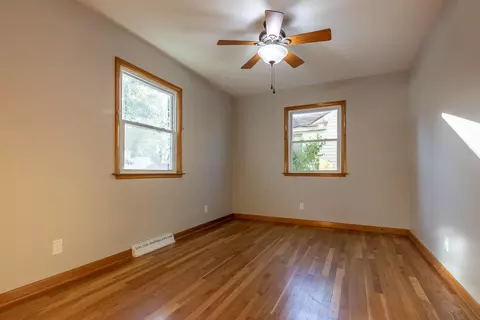 Bedroom - 806 E Chestnut St, Lancaster, OH 43130 photo 6 of 8