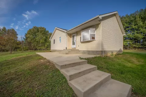 19579 New Gambier Rd, Gambier, OH 43022