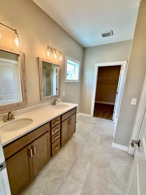 Bath - 8994 Coe Dr, Plain City, OH 43064 photo 1 of 2