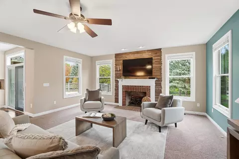 Living - 6848 Mcdevitt Ct, Dublin, OH 43017 photo 3 of 9