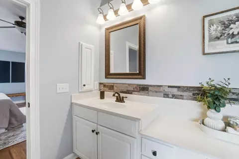 Bath - 6848 Mcdevitt Ct, Dublin, OH 43017 photo 6 of 13