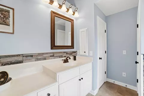 Bath - 6848 Mcdevitt Ct, Dublin, OH 43017 photo 7 of 13