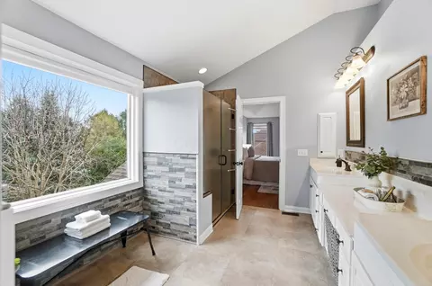 Bath - 6848 Mcdevitt Ct, Dublin, OH 43017 photo 5 of 13