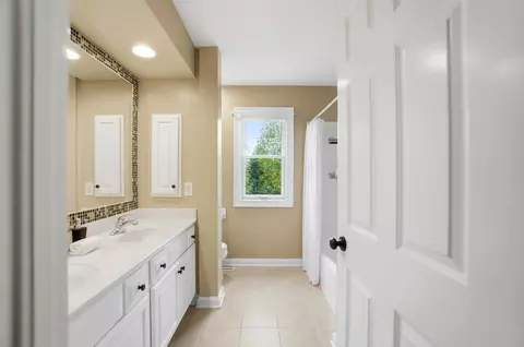 Bath - 6848 Mcdevitt Ct, Dublin, OH 43017 photo 9 of 13