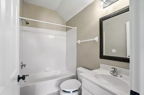 Bath - 6848 Mcdevitt Ct, Dublin, OH 43017 photo 12 of 13