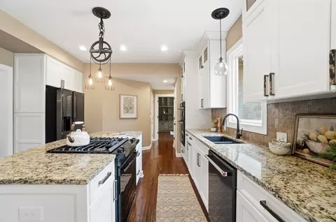 Kitchen - 6848 Mcdevitt Ct, Dublin, OH 43017 photo 5 of 7