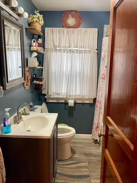 Bath - 124 Hayward Ave, Circleville, OH 43113 photo 1 of 1