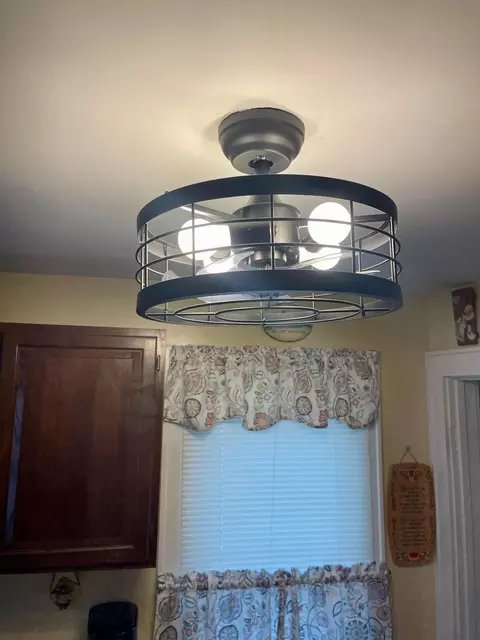 Entry Way - 124 Hayward Ave, Circleville, OH 43113 photo 1 of 3