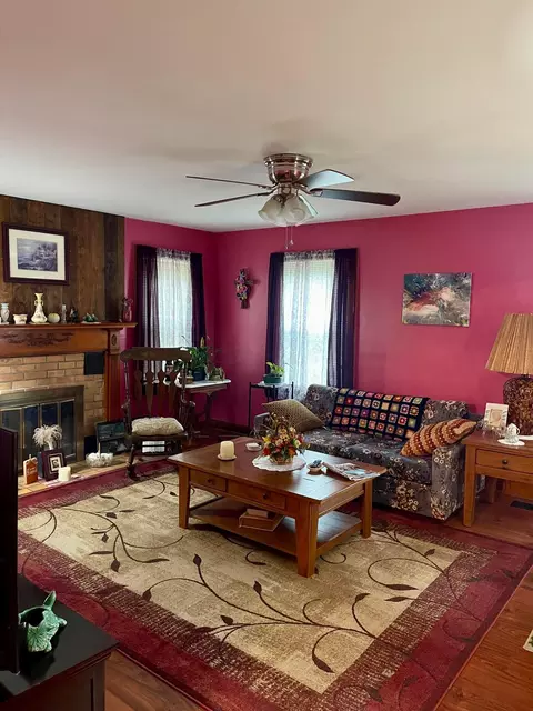 Living - 124 Hayward Ave, Circleville, OH 43113 photo 2 of 3