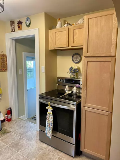 Kitchen - 124 Hayward Ave, Circleville, OH 43113 photo 2 of 2
