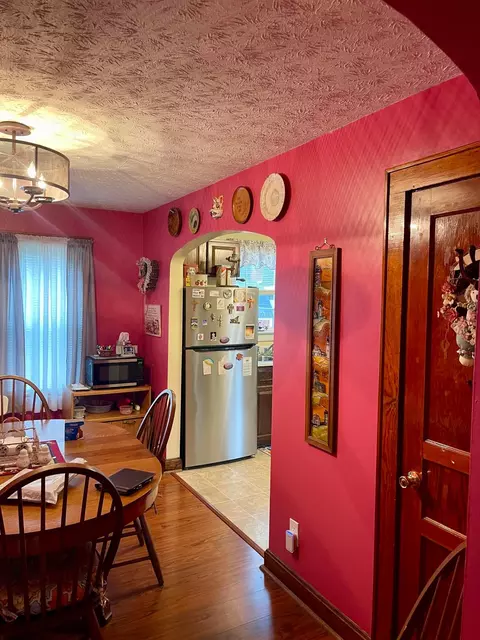 Dining - 124 Hayward Ave, Circleville, OH 43113 photo 2 of 2