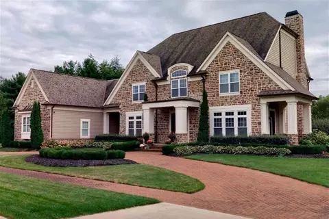 1203 Pinnacle Club Dr, Grove City, OH 43123
