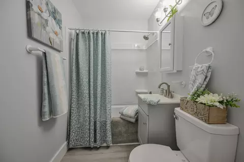 Bath - 2605 Morton Dr, Springfield, OH 45505 photo 2 of 3