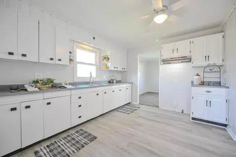 Kitchen - 2605 Morton Dr, Springfield, OH 45505 photo 5 of 5