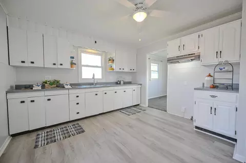 Kitchen - 2605 Morton Dr, Springfield, OH 45505 photo 2 of 5