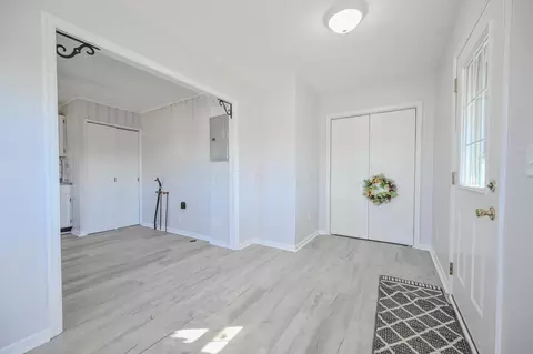 Entry Way - 2605 Morton Dr, Springfield, OH 45505 photo 2 of 2