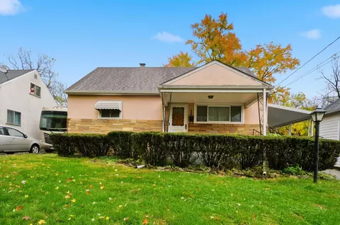 686 Plymouth St, Worthington, OH 43085