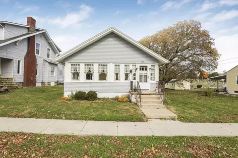 390 Cedarcrest Ave, Newark, OH 43055