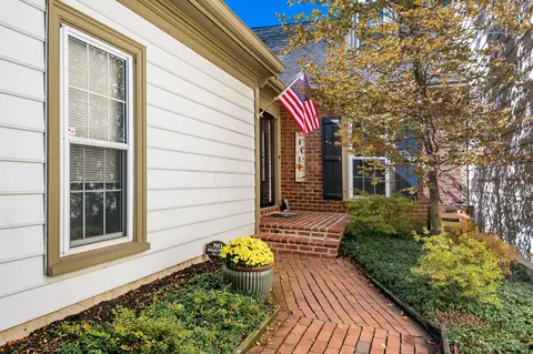4861 Etrick Dr #22, Upper Arlington, OH 43220