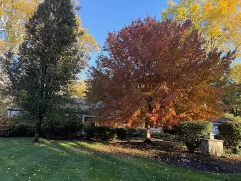 208 Tucker Dr, Worthington, OH 43085