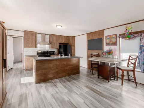 Kitchen - 11 Oak Glen Dr, Delaware, OH 43015 photo 2 of 3