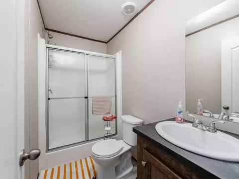Bath - 11 Oak Glen Dr, Delaware, OH 43015 photo 1 of 2