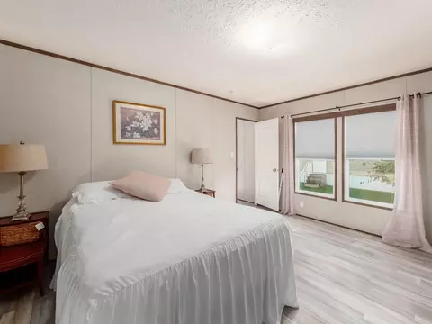 Bedroom - 11 Oak Glen Dr, Delaware, OH 43015 photo 2 of 2