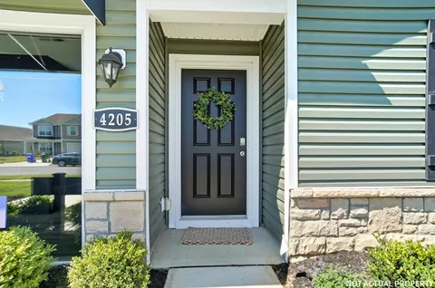954 Sherwood Loop, Bellefontaine, OH 43311