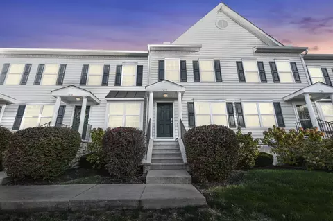 7278 Colonial Affair Dr #11, New Albany, OH 43054