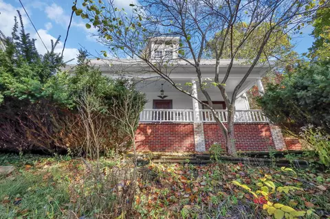 438 W College St, Granville, OH 43023