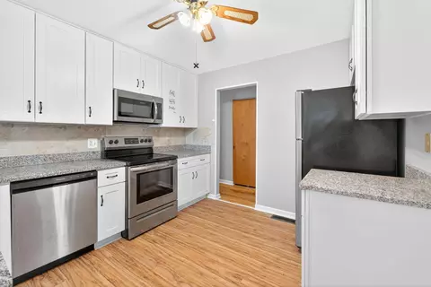 Kitchen - 2579 Eakin Rd, Columbus, OH 43204 photo 5 of 7